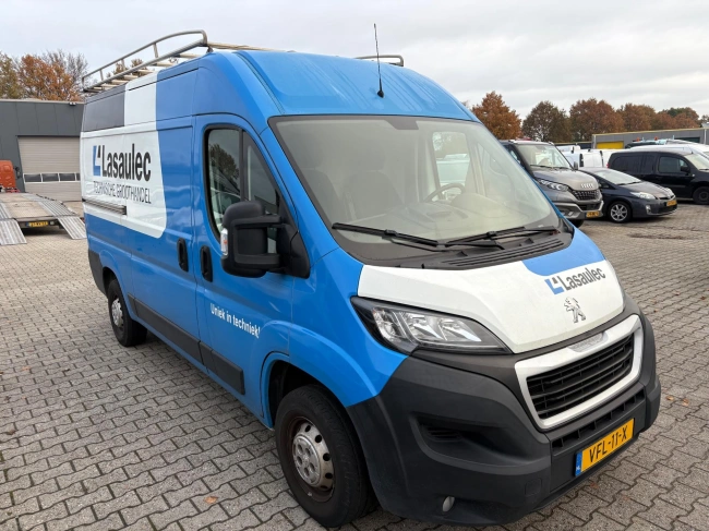 Peugeot Boxer - 333 2.2 BlueHDi 120 L2H2 Premium MOTORSCHADE