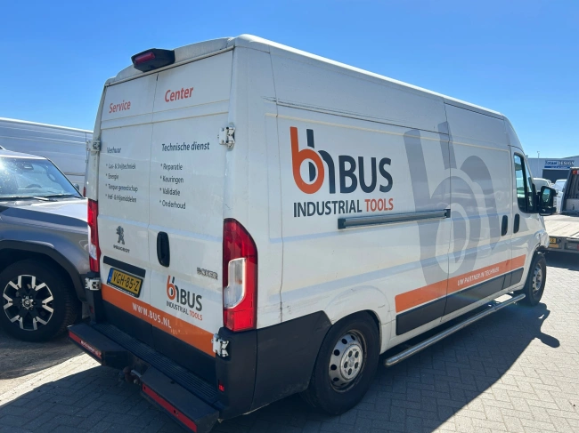 Peugeot Boxer - 335 2.2 BlueHDi 165 L3H2 Premium MOTORSCHADE